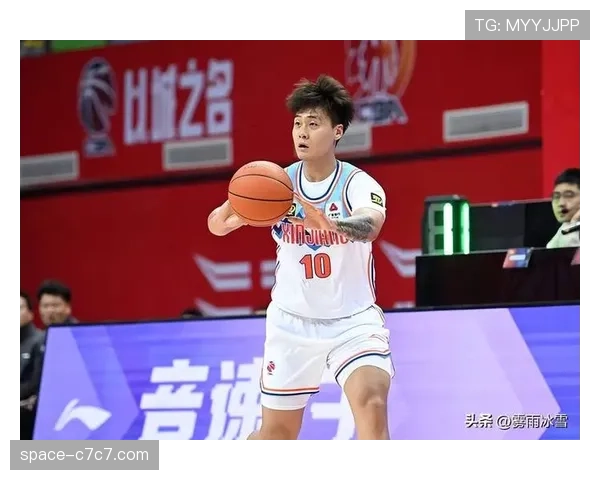 【2026年4月CBA联赛边路渗透与传中效率趋势·赛中·消息关键回合：赵睿抢断后一条龙快攻，吸引包夹后分球助攻队友命中三分